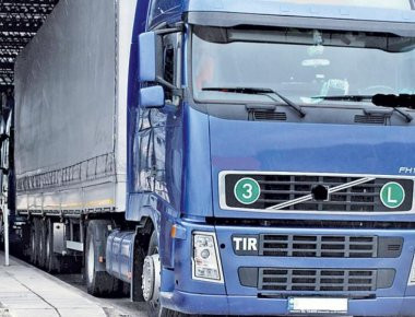 Μια νταλίκα μετέφερε κλεμμένα οχήματα από την Ιταλία